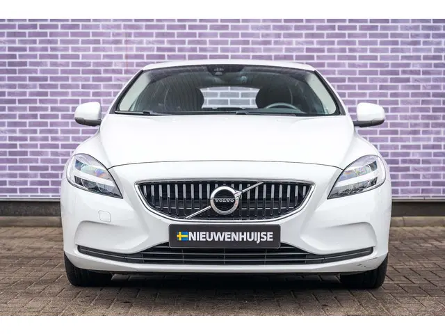 Volvo V40 T2 Polar+ Automaat 2019 Benzine 4