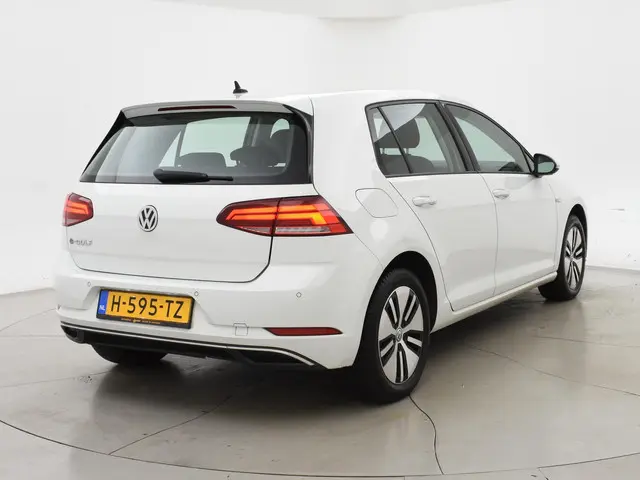 Volkswagen e-Golf 2