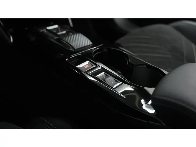 Peugeot 2008 PureTech 130 EAT8 GT 2024 Benzine 50