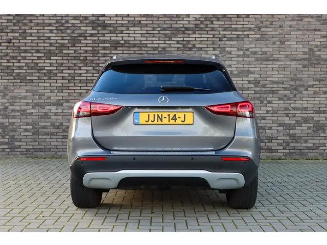 Mercedes-Benz GLA 250 e Style 2022 Hybride Benzine 64