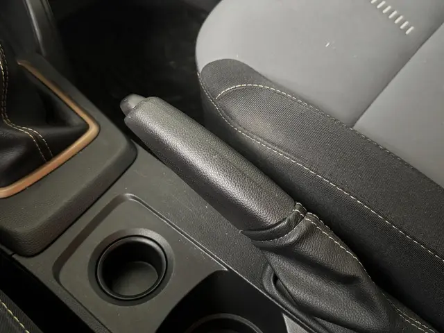 Dacia Duster 1.3 TCe 150 Journey 2023 Benzine 38