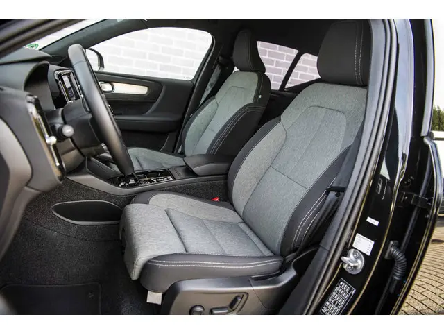 Volvo XC40 2.0 B3 Plus Black Edition 2025 Benzine 6