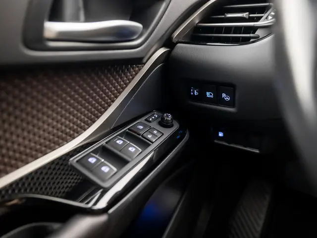 Toyota C-HR 1.8 Hybrid Sport 2018 Hybride Benzine 22