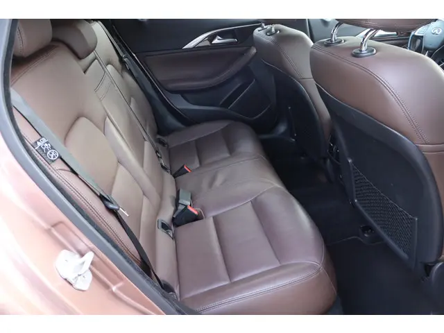 Infiniti Q30 1.6t Premium Tech 2016 Benzine 18