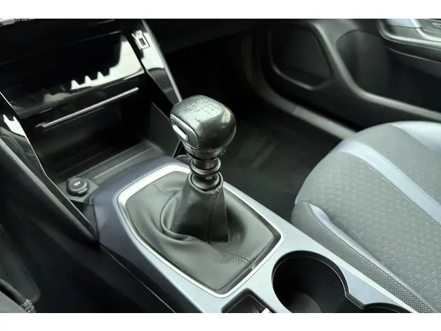 Peugeot 2008 1.2 PureTech GT-Line 2020 Benzine 26