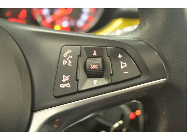 Opel ADAM 1.2 2015 Benzine 13