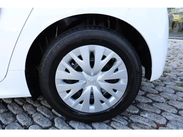 Toyota Yaris 1.5 Hybrid Active 2022 Hybride Benzine 3