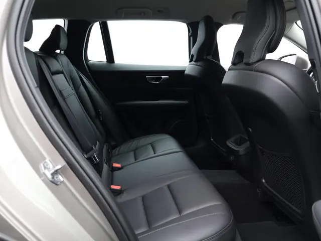 Volvo V60 Cross Country 2.0 B5 AWD Pro 2020 Benzine 10