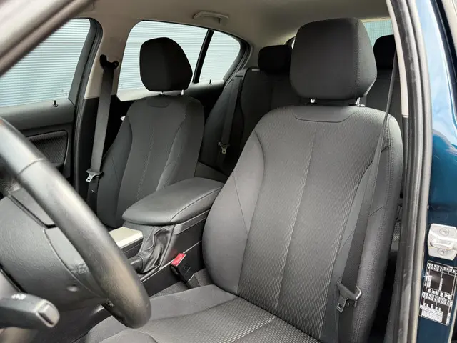 BMW 1 Serie 116i Essential 2015 Benzine 9