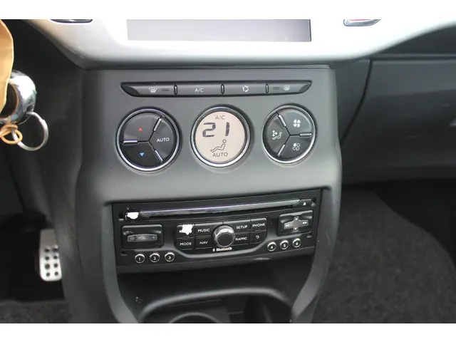 Citroën DS3 Cabrio 1.2 VTi Chic 2013 Benzine 14