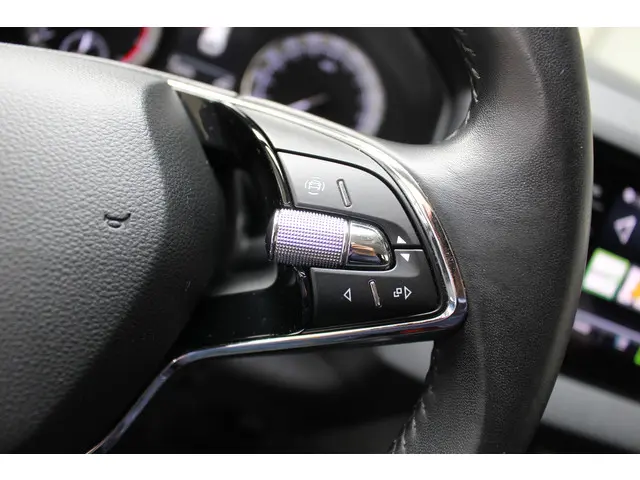 Škoda Karoq 1.0 TSI Business Edition 2021 Benzine 15