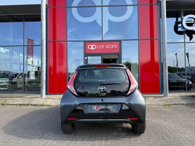 Toyota Aygo 1.0 VVT-i x-play 2015 Benzine 7