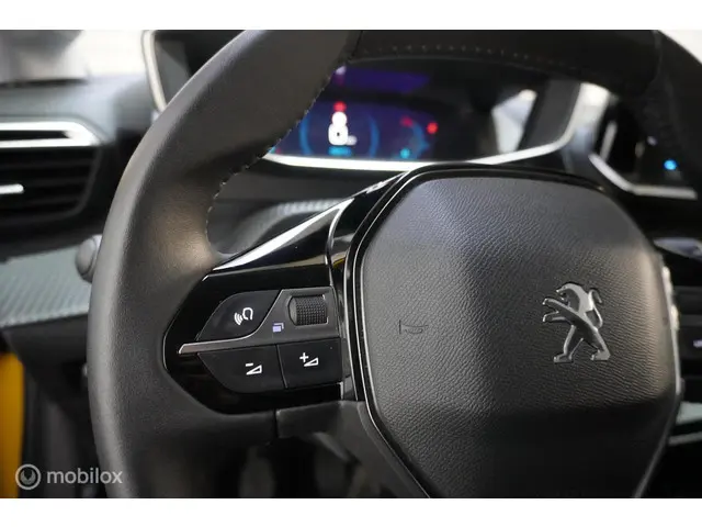 Peugeot 208 1.2 PureTech Allure Pack 2023 Benzine 14