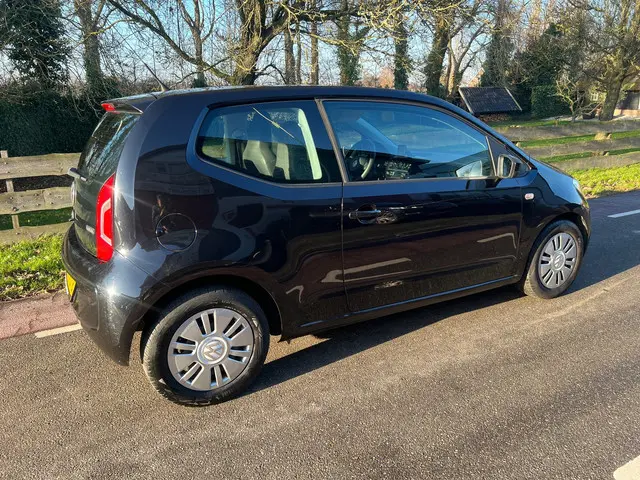 Volkswagen up! 1.0 move up! BlueMotion Airco 2012 Benzine 9