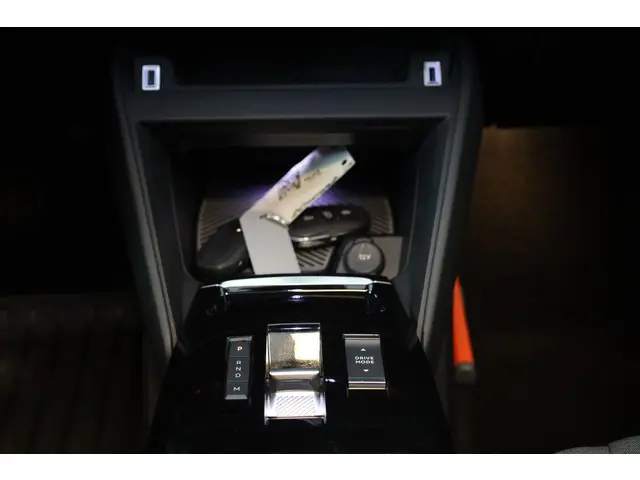 Citroën C4 PT 130 Shine Automaat-8 2023 Benzine 38