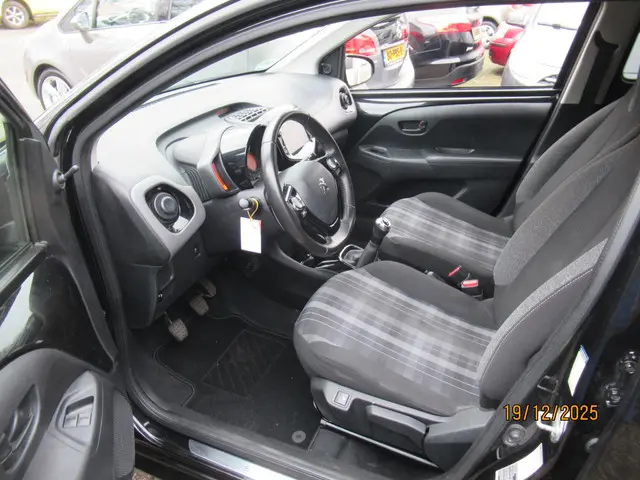 Peugeot 108 1.0 e-VTi Allure TOP! 2018 Benzine 5