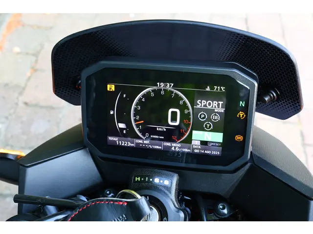 Honda CB 750 HORNET | CB 750 ABS 2024 Benzine 19