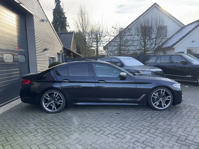 BMW 5 Serie M550i xDrive High Executive 2018 Benzine 5
