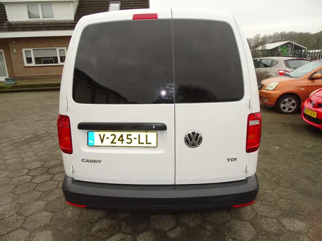 Volkswagen Caddy 2.0 TDI L1H1 BMT Trendline 2018 Diesel 6