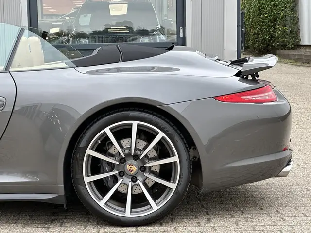 Porsche 911 Cabrio 3.4 Carrera 4 2013 Benzine 47