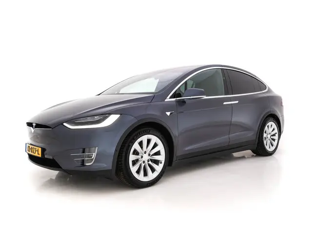 Tesla Model X 3
