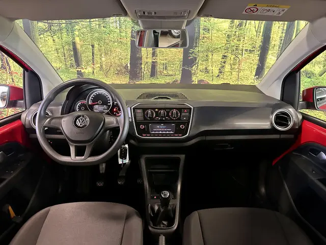 Volkswagen up! 1.0 BMT move up! 2018 Benzine 9