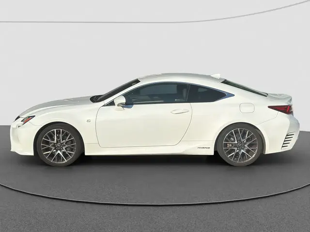 Lexus RC 300h F SPORT 2017 Hybride Benzine 13