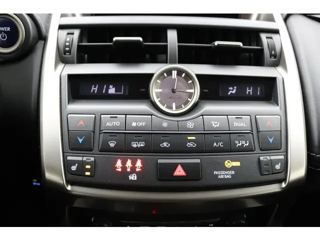 Lexus NX 300h AWD 25th Edition 2014 Hybride Benzine 7
