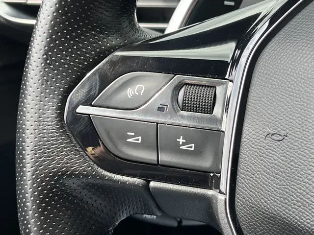 Peugeot 3008 1.6 e-THP GT Line 2018 Benzine 41