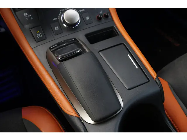 Lexus CT 200h F Sport Line 2018 Hybride Benzine 23