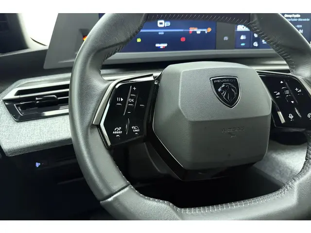 Peugeot 3008 1.2 Hybrid 145 Allure 2025 Hybride Benzine 18