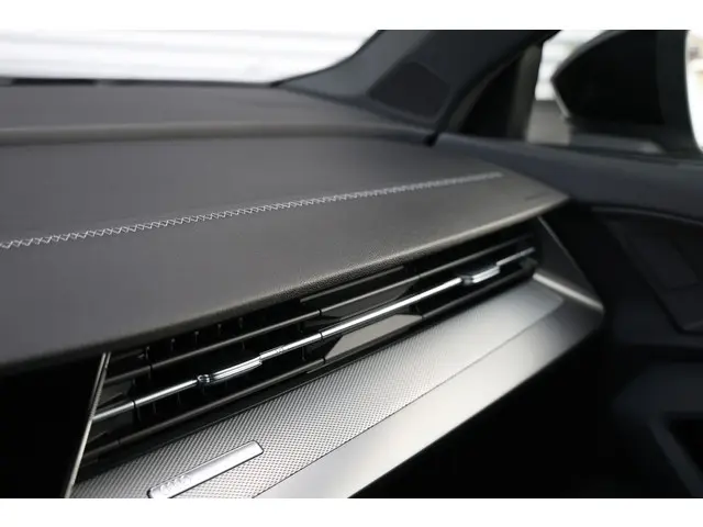 Audi A3 Limousine 35 TFSI 3x S-Line 150PK 2023 Benzine 42