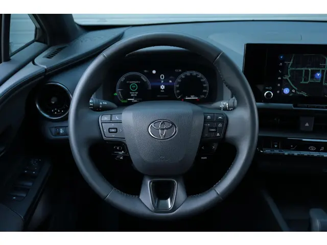 Toyota C-HR 1.8 Hybrid 140 Dynamic, 2024 Hybride Benzine 18