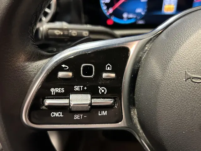 Mercedes-Benz A-Klasse 180 Luxury Line 2023 Benzine 28