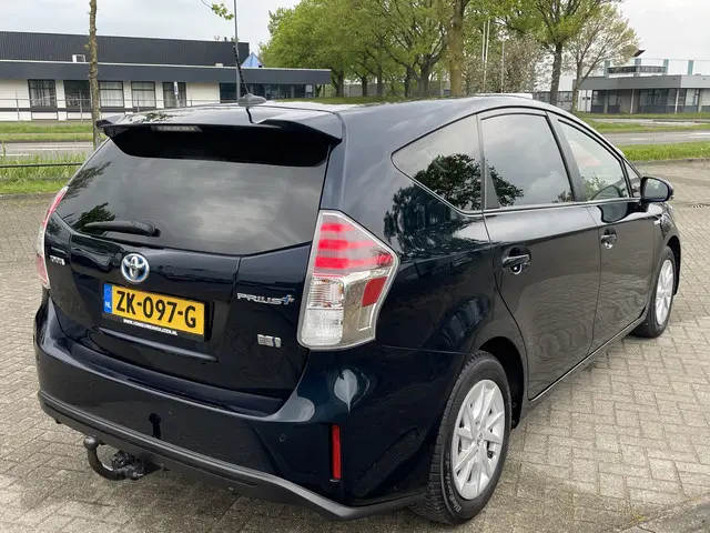Toyota Prius + 1.8 Comfort 2017 Hybride Benzine 6