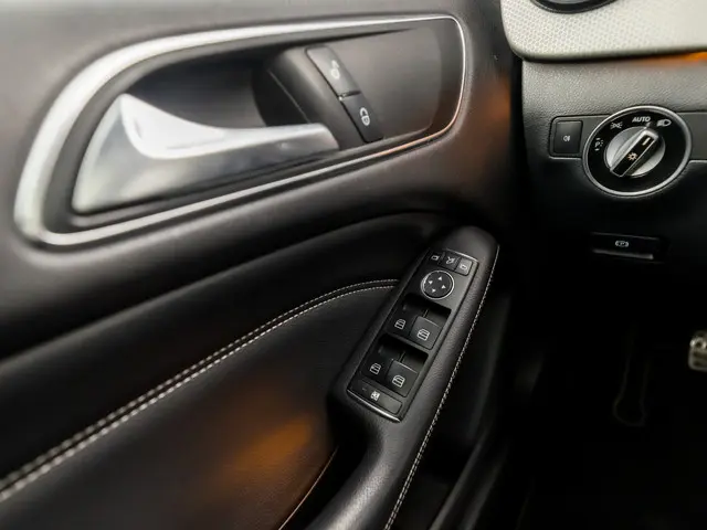 Mercedes-Benz B-Klasse 200 AMG Sport 2013 Benzine 26