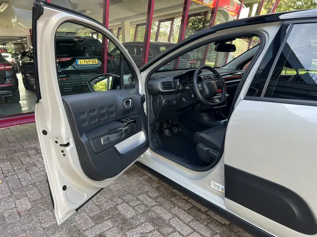 Citroën C3 1.2 PureTech Max 2024 Benzine 8