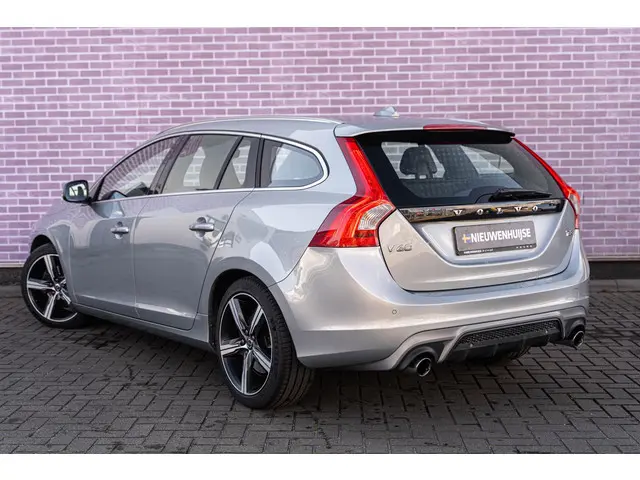 Volvo V60 1.5 T3 R-Design 2016 Benzine 14