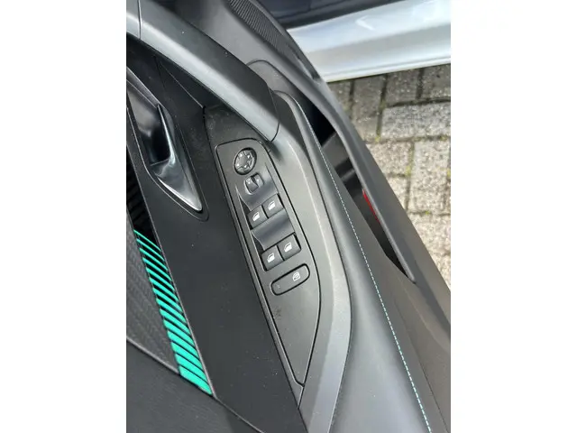 Peugeot 2008 1.2 Turbo 130 PK Allure 2023 Benzine 32