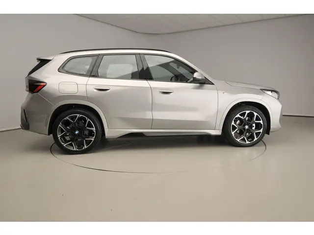 BMW iX1 eDrive20 2025 Elektrisch 4