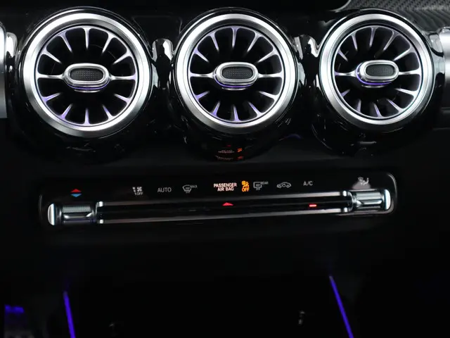 Mercedes-Benz GLB GLB 200 AMG line 2020 Benzine 28