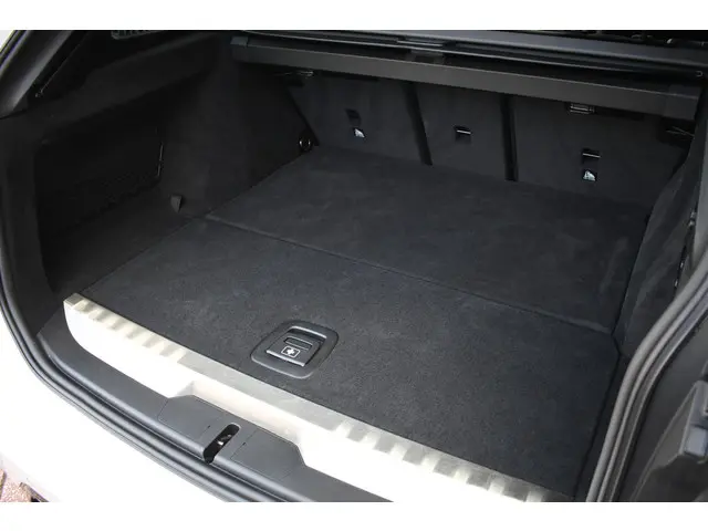 BMW 3 Serie Touring 330e M-Sport 2023 Hybride Benzine 26