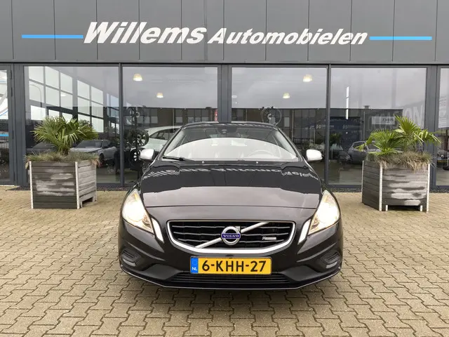Volvo V60 1.6 T3 R-Design 2013 Benzine 2