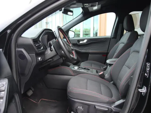Ford Kuga 2.5 PHEV 225PK ST-Line 2022 Hybride Benzine 4