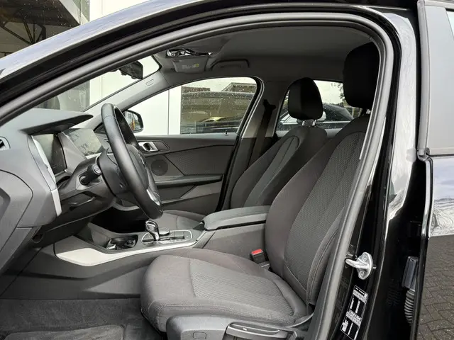 BMW 1 Serie 118i Executive Edition 2020 Benzine 4