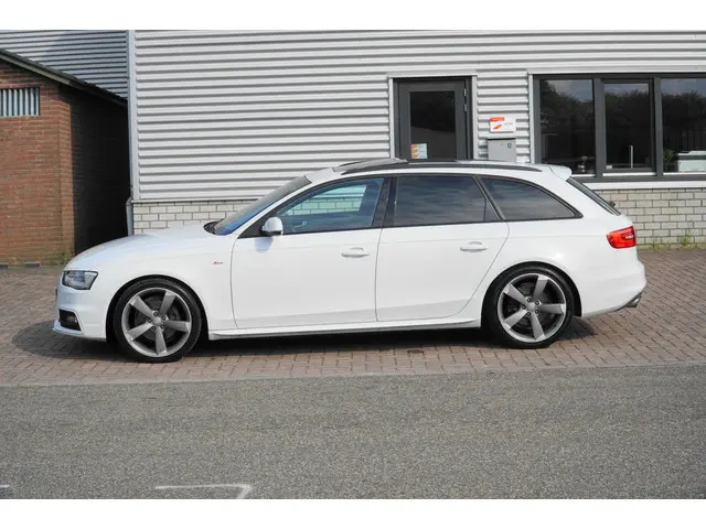 Audi A4 Avant 1.8 TFSI S-LINE PANORAMADAK 2015 Benzine 22