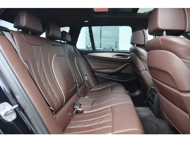 BMW 5 Serie Touring 530i High Executive 2018 Benzine 31