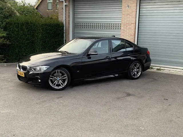 BMW 3 Serie 330e 2016 Hybride Benzine 4