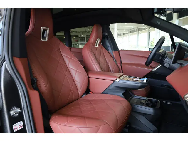 BMW iX xDrive40 High Executive 77 kWh 2022 Elektrisch 8