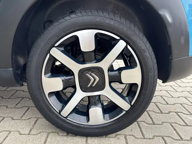 Citroën C4 Cactus 1.2 PureTech Shine 2018 Benzine 12